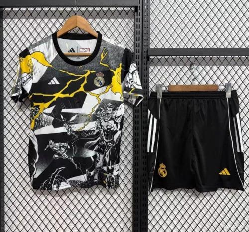 Real Madrid Avengers Kids Suit 25/26 - PL體育用品公司